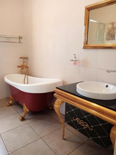 Gaborone House | Mma Mali Bakgopeng bed and breakfast