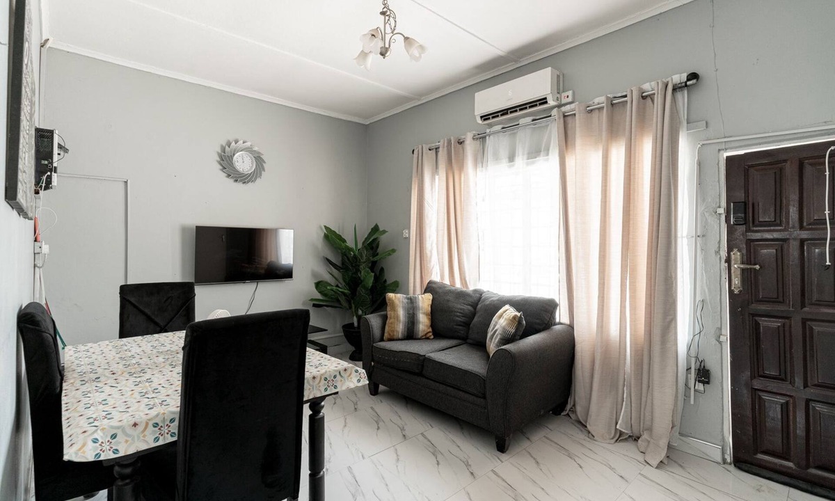 Lusaka Central Apartment | Modern Apt near Best Malls Restaurants &Stores
