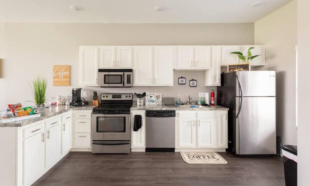 Covington Apartment | Modern + Spacious + close to Cincy
