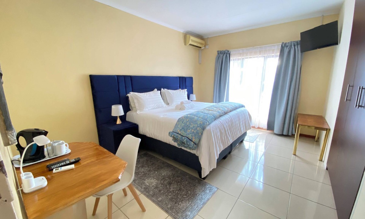 Gaborone Bed & Breakfast | Mokolodi Hide out