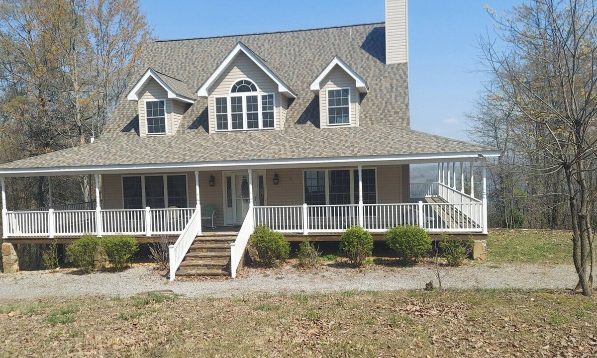 Spring City House | Molly’s Manor - Breathe in the Lake Views