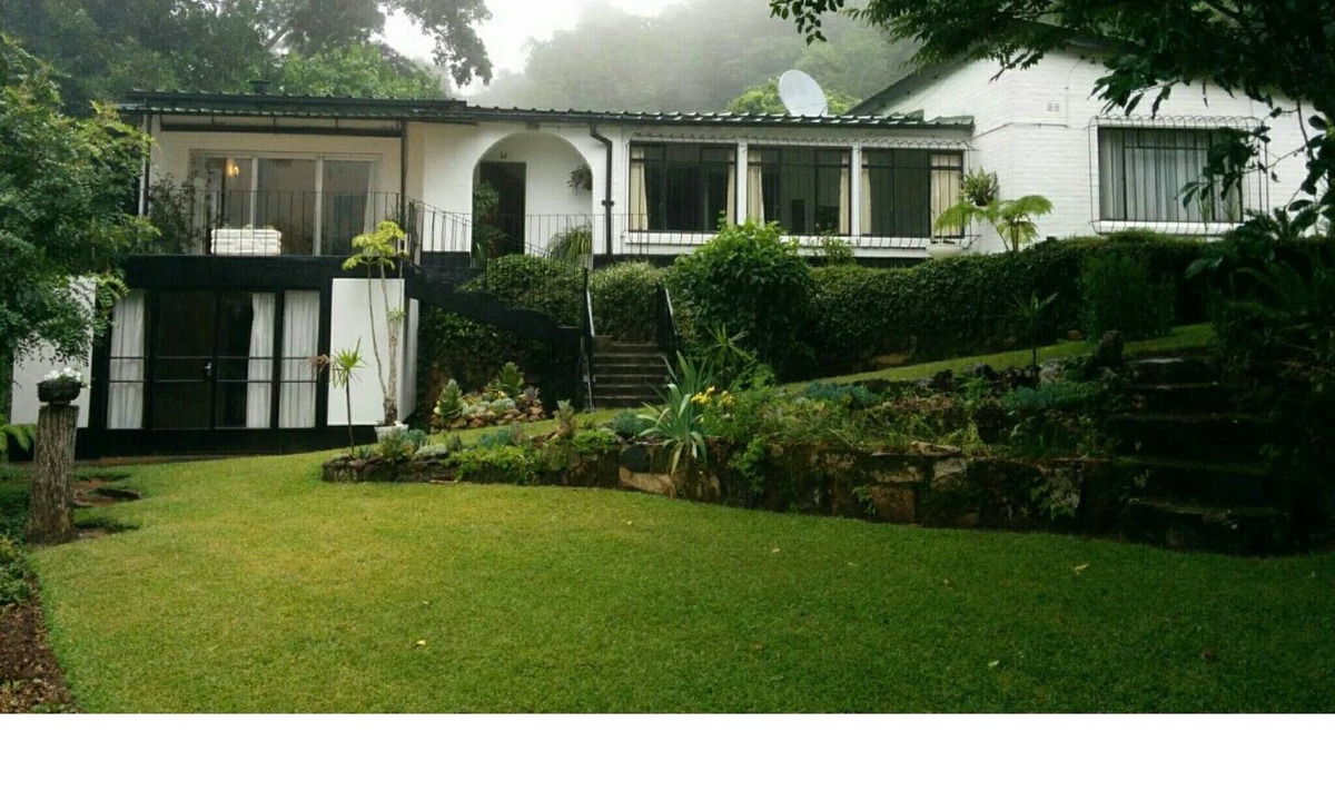 Mutare House | Montana - Clean Serene Sleeps 10 with spacious living rooms Perfect for Couples