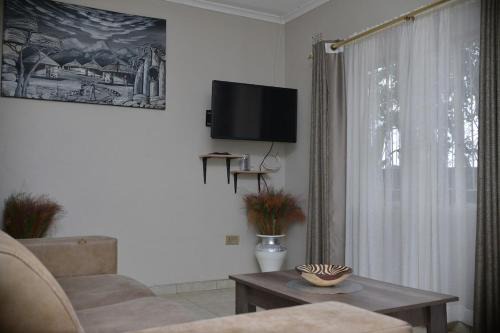 Glen Lorne Apartment | Neat 1 Bed Studio with pool access in Glen Lorne