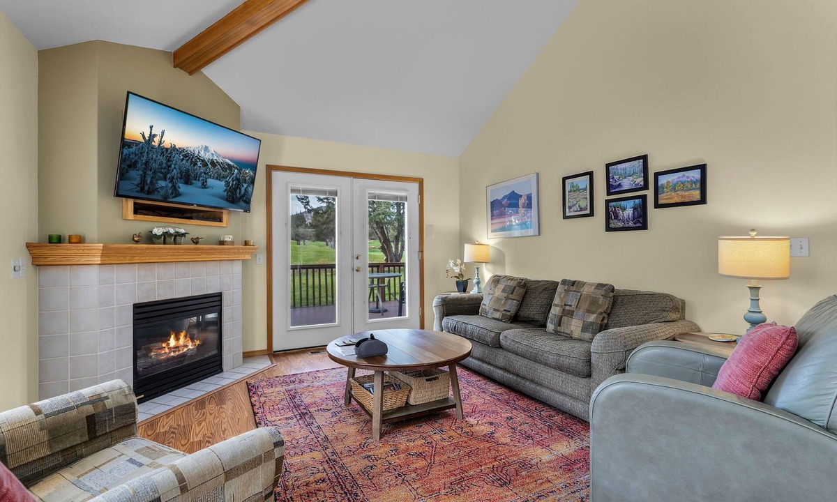 Redmond House | New! Eagle Crest Retreat | 3BR Townhome w/Resort Access—Pet Friendly