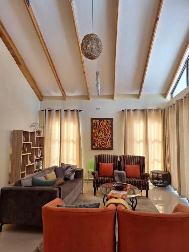 Harare Villa | New, modern, airy luxurious 3 bed Home,Monavale Strathaven
