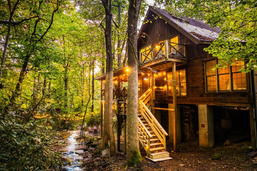 Bryson City House | Newly Renovated Log Cabin, Hot Tub, Roaring Creek