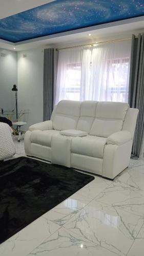 Chinhoyi Hotel | Niasha Gardens
