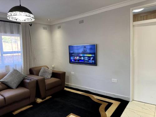 Harare East House | Nid De Chateau