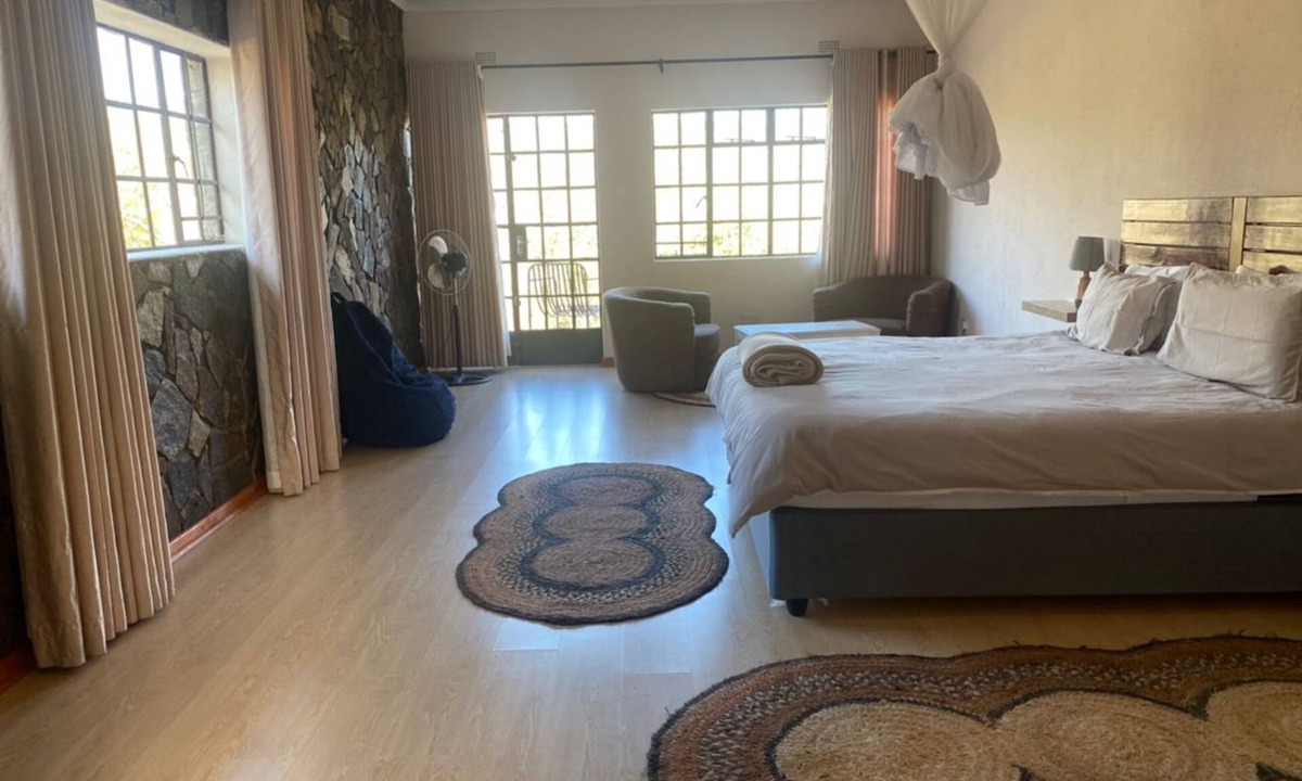 Nyanga Apartment | Nyanga Holiday Home in John Galt Village - 2033