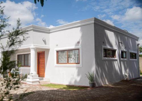 Mpemba House | Ocala Apartments