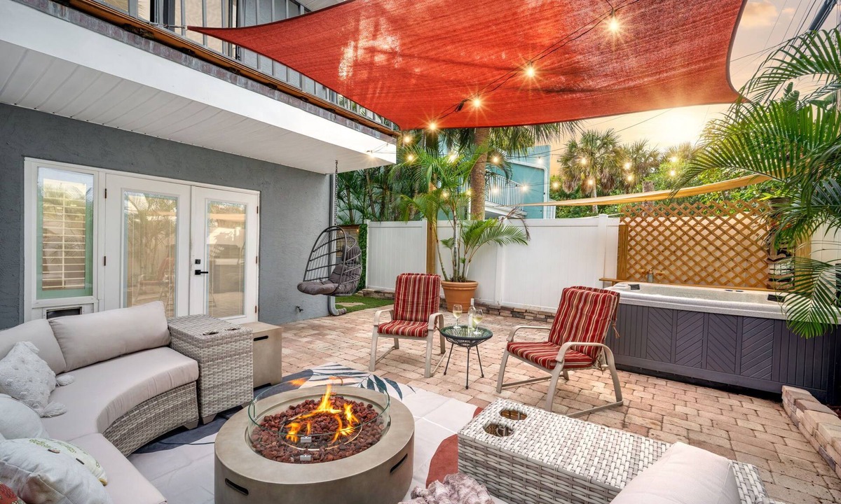 Chandler Park House | Ocean Peek hot tub king bed - 3br/2.5ba