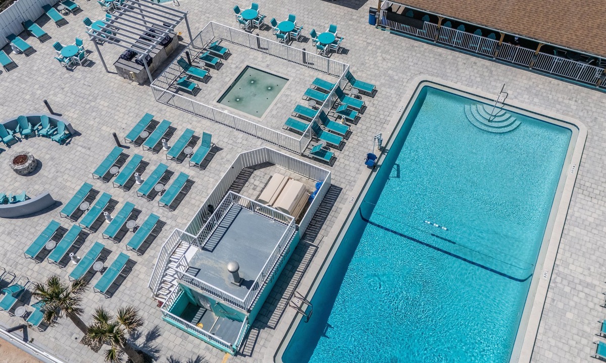 Ormond Shores Apartment | Oceanfront Studio | Steps to Sand & Pool + Balcony