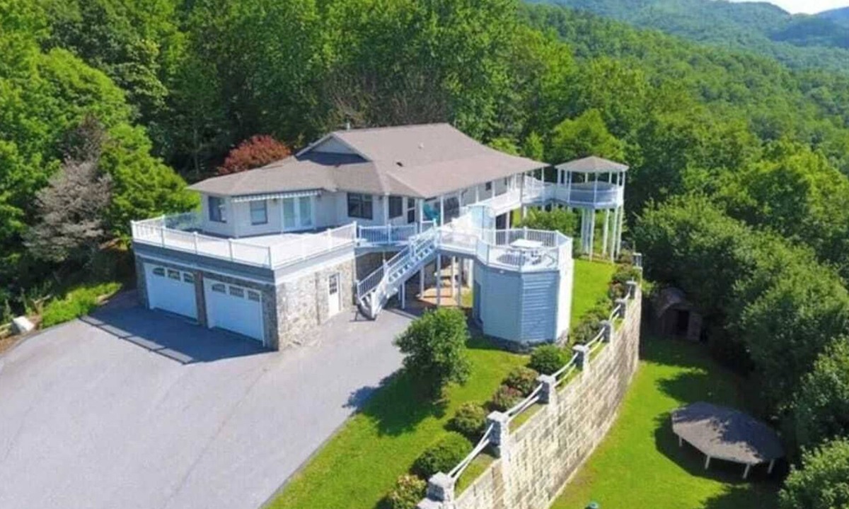 Andrews House | Overlook Retreat