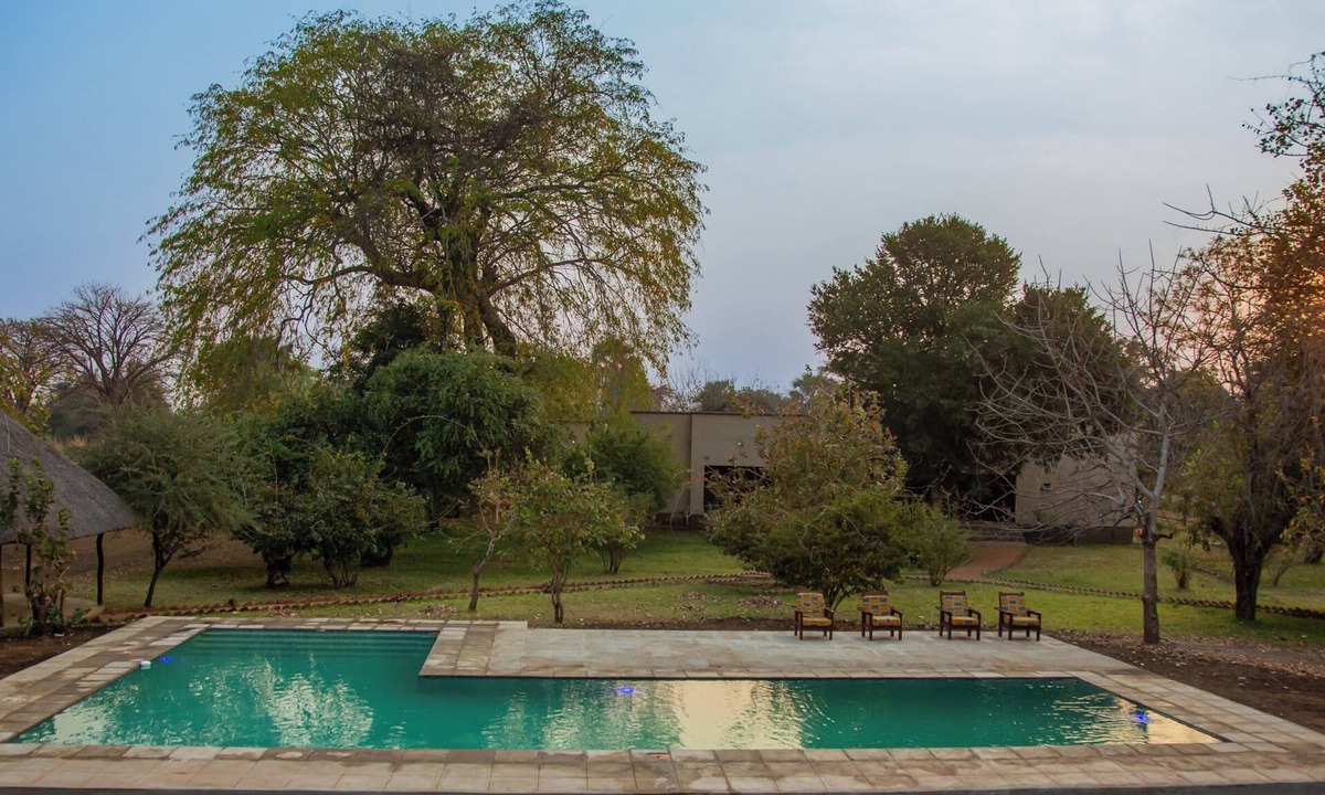 Mfuwe Cabin | Oxpecker Safari Lodge