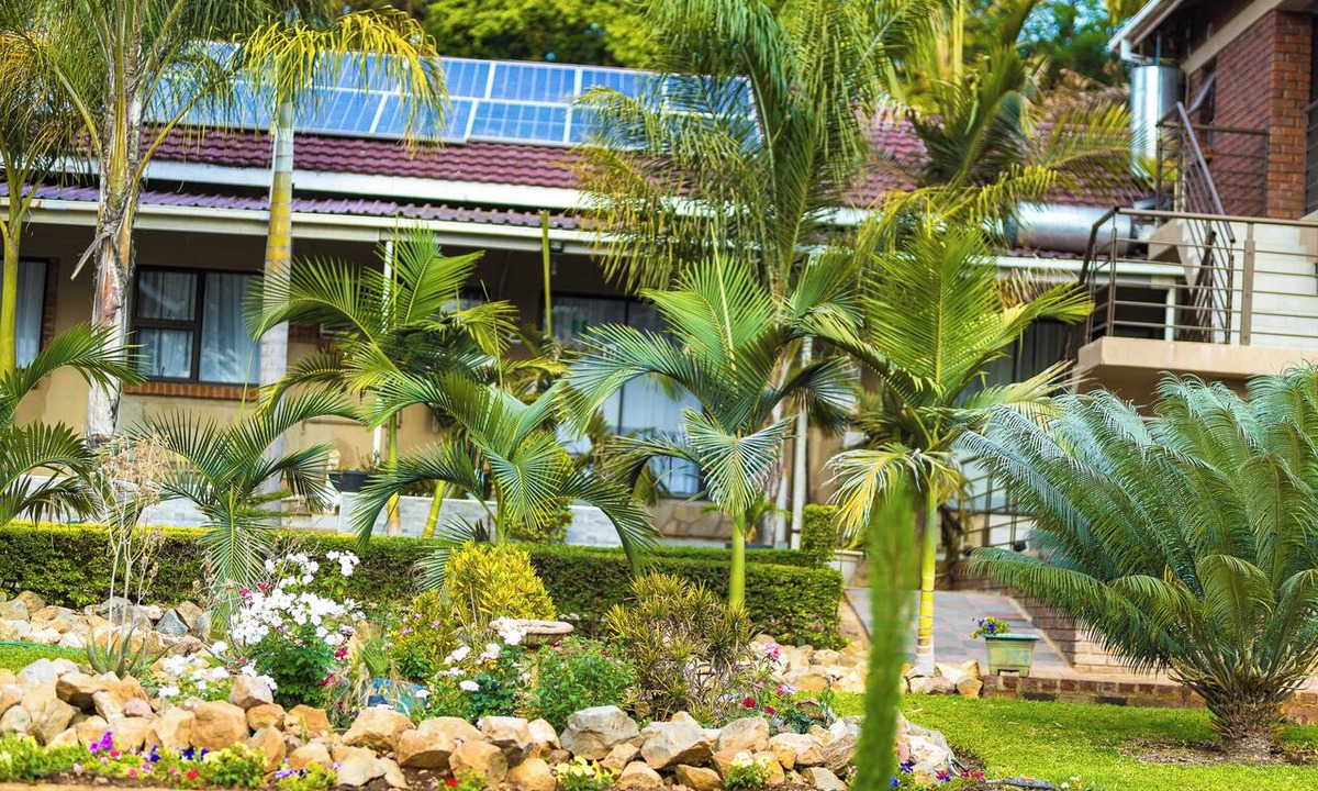 Kwekwe Cabin | Palm Leaf Gardens