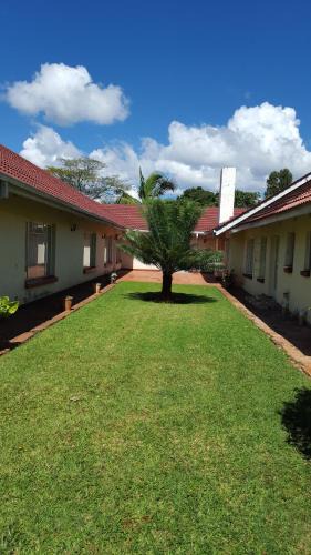 Harare East House | Palm villa