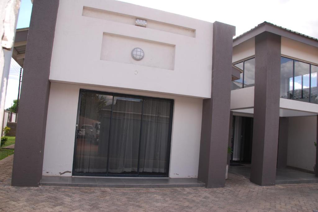 Victoria Falls House | Panyumba Travel Lodge