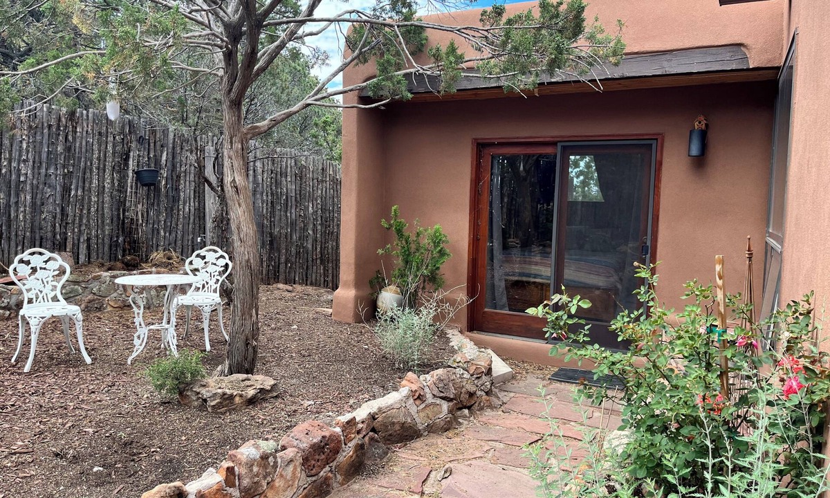 Santa Fe Apartment | Peaceful Adobe Casita close to Plaza