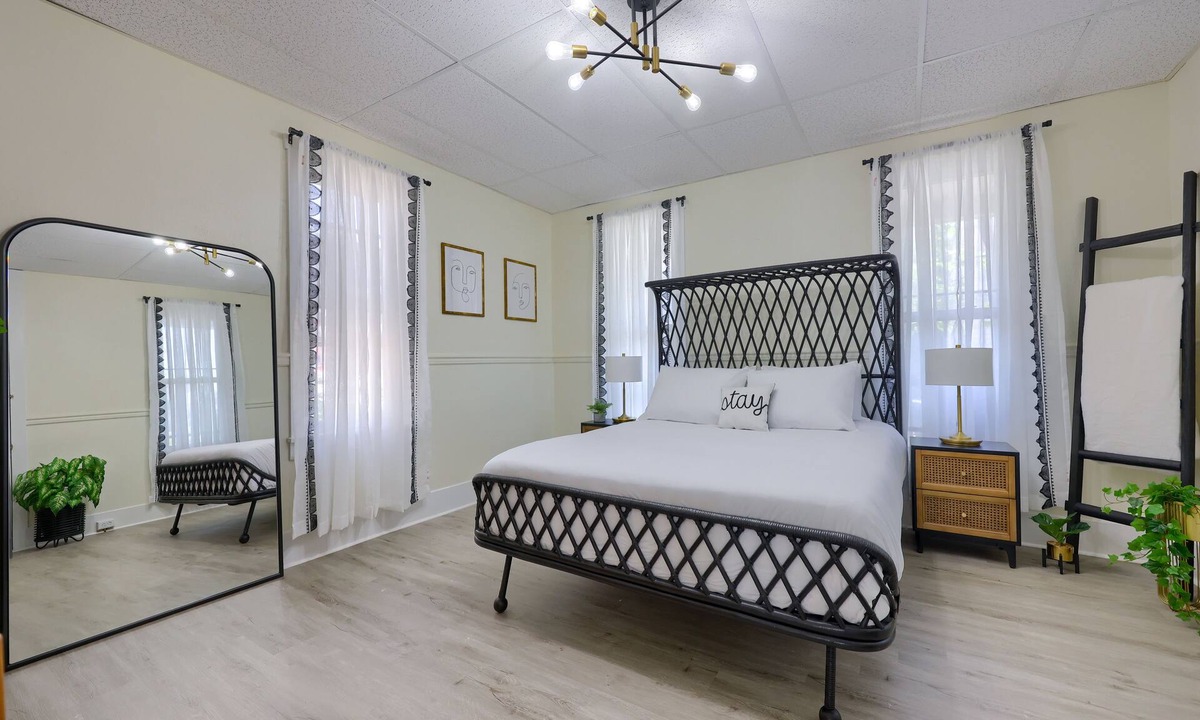 Ephrata House | Peaceful Escape - Sauna, Fire Pit + Parking