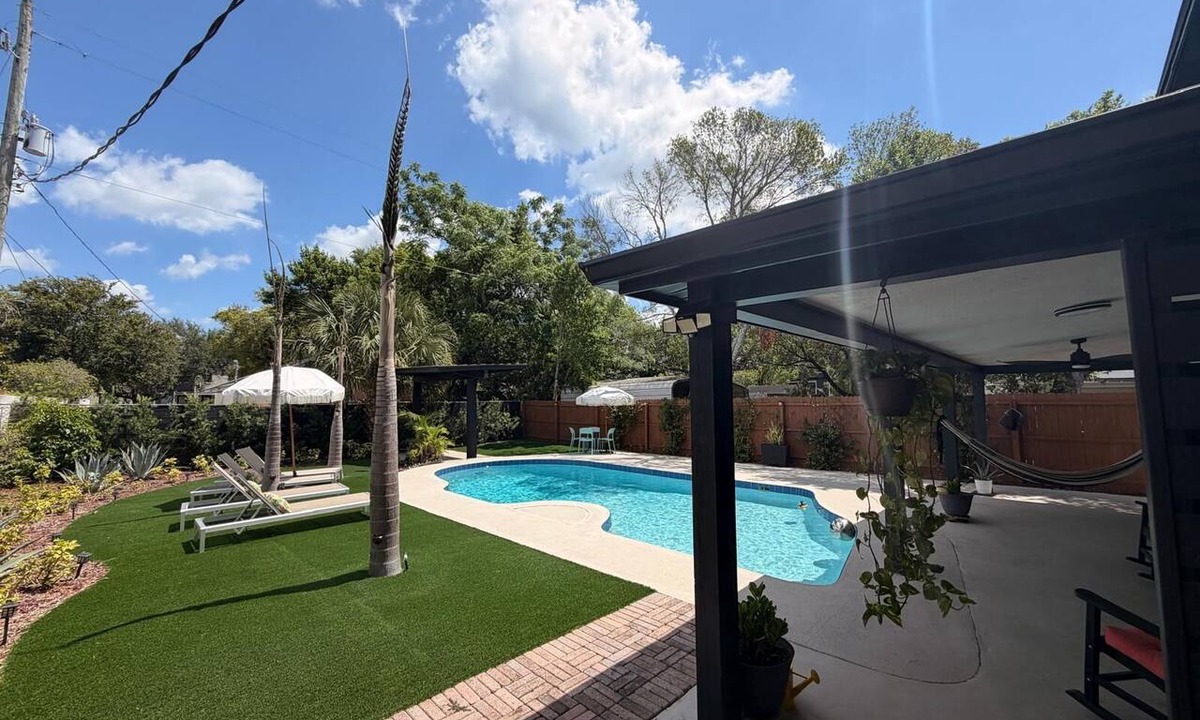 Wadeview Park Apartment | Peaceful Poolside Retreat Near Orlando Health. Resort Style Amenities Workspace