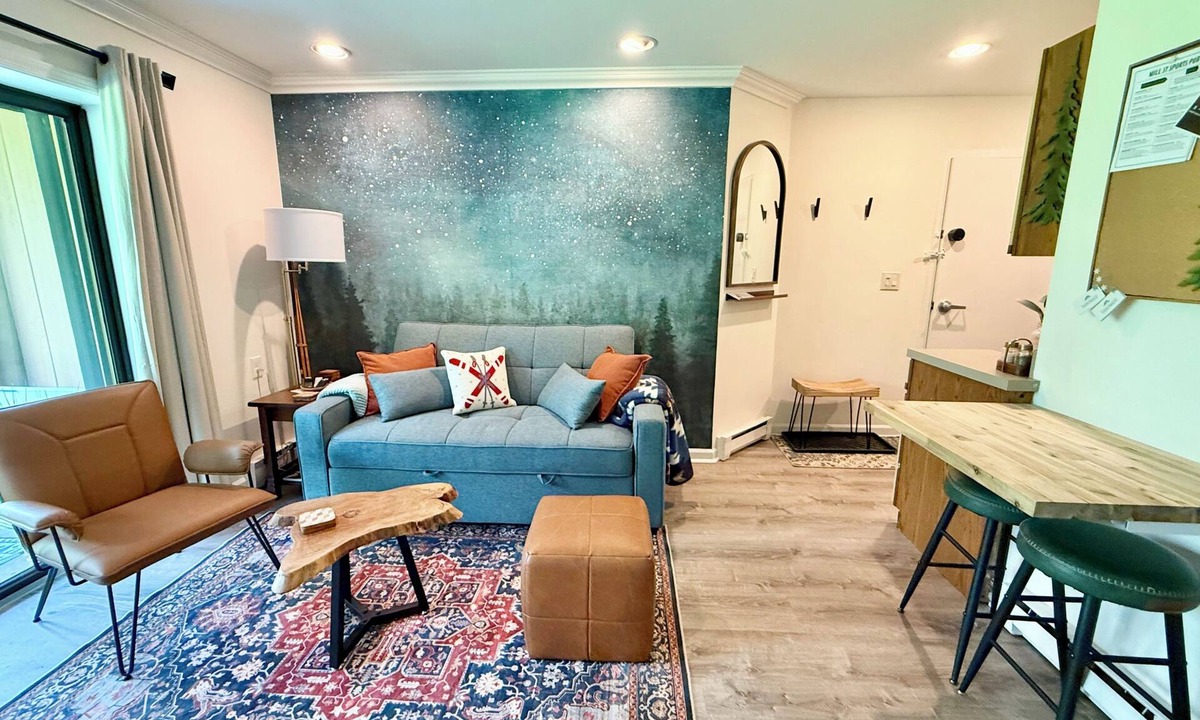 Great Valley Condo | Peak & Putt Base Lodge, king bed, ski inout, spa shower, soak tub, AC, fireplace