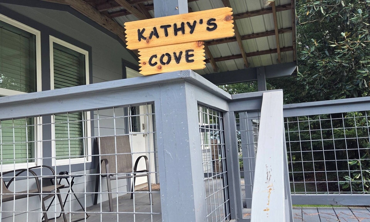 Crawfordville House | Pet friendly Kayak with the manatees