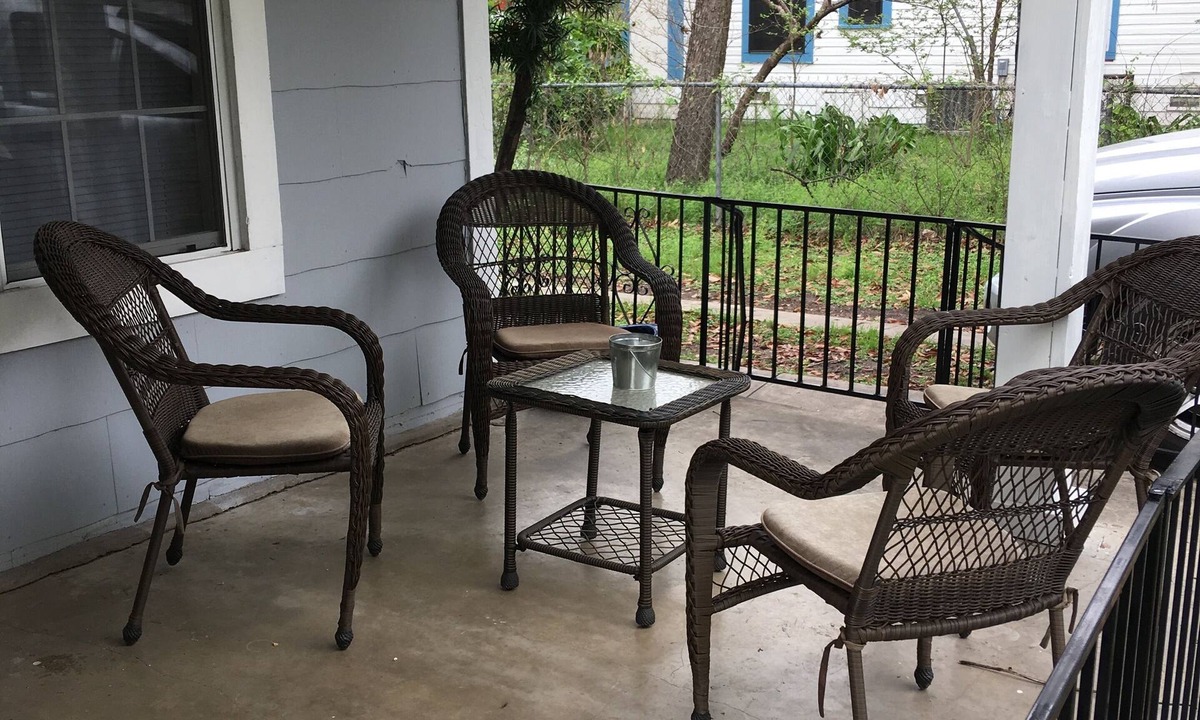 Beacon Hill House | Pet Friendly with Solar Power In An Historic Area, Close To Downtown, Sleeps 6