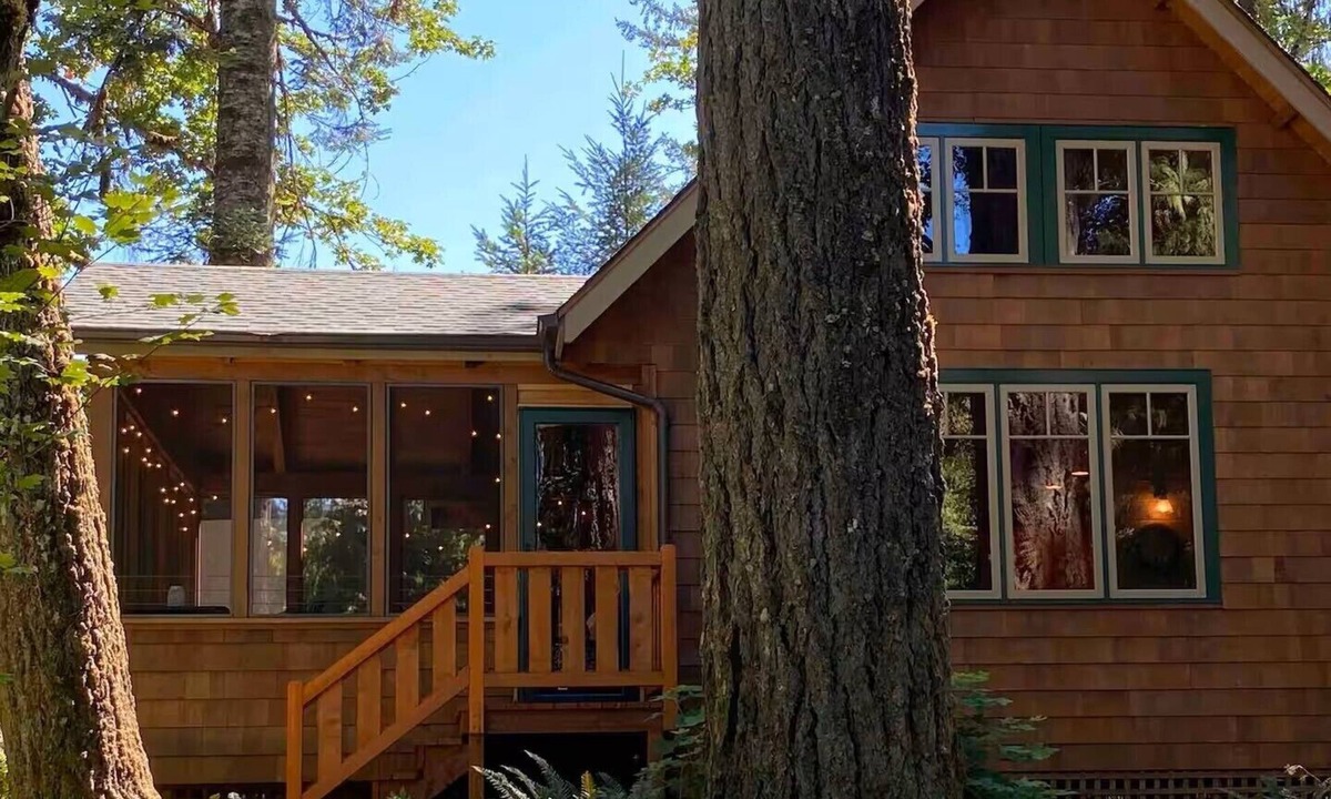 McKenzie Bridge Cabin | Picturesque McKenzie River Cabin - Log Cabin Inn #1