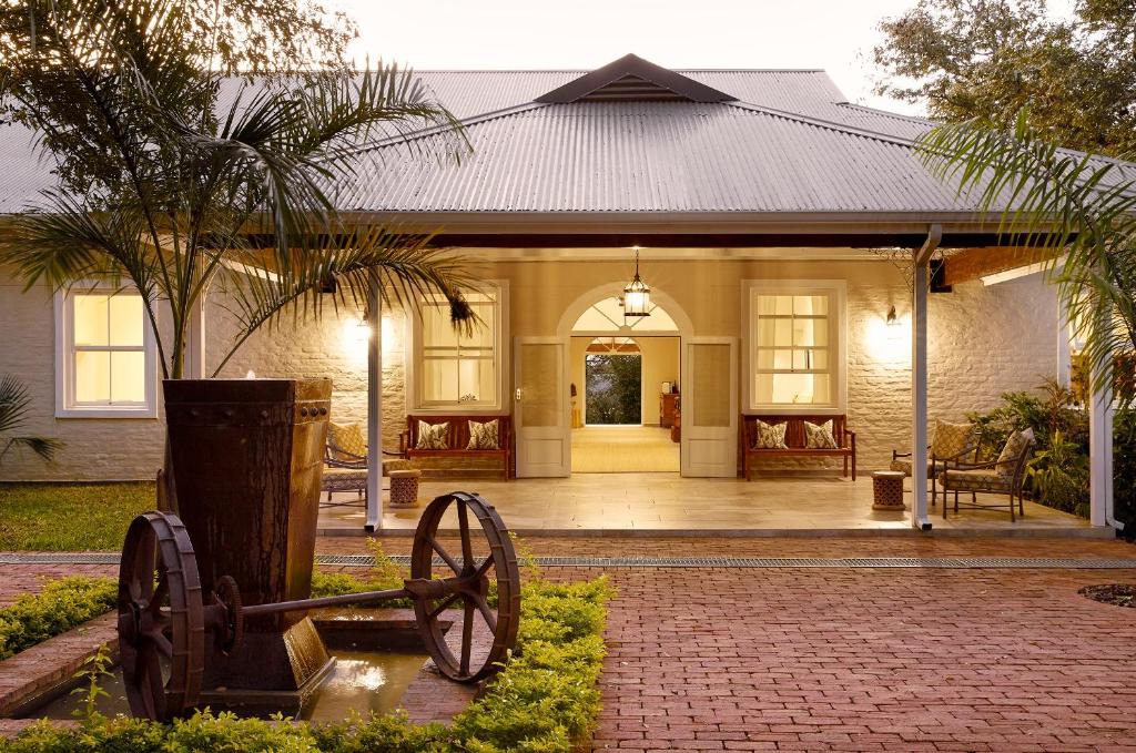 Victoria Falls Hotel | Pioneers