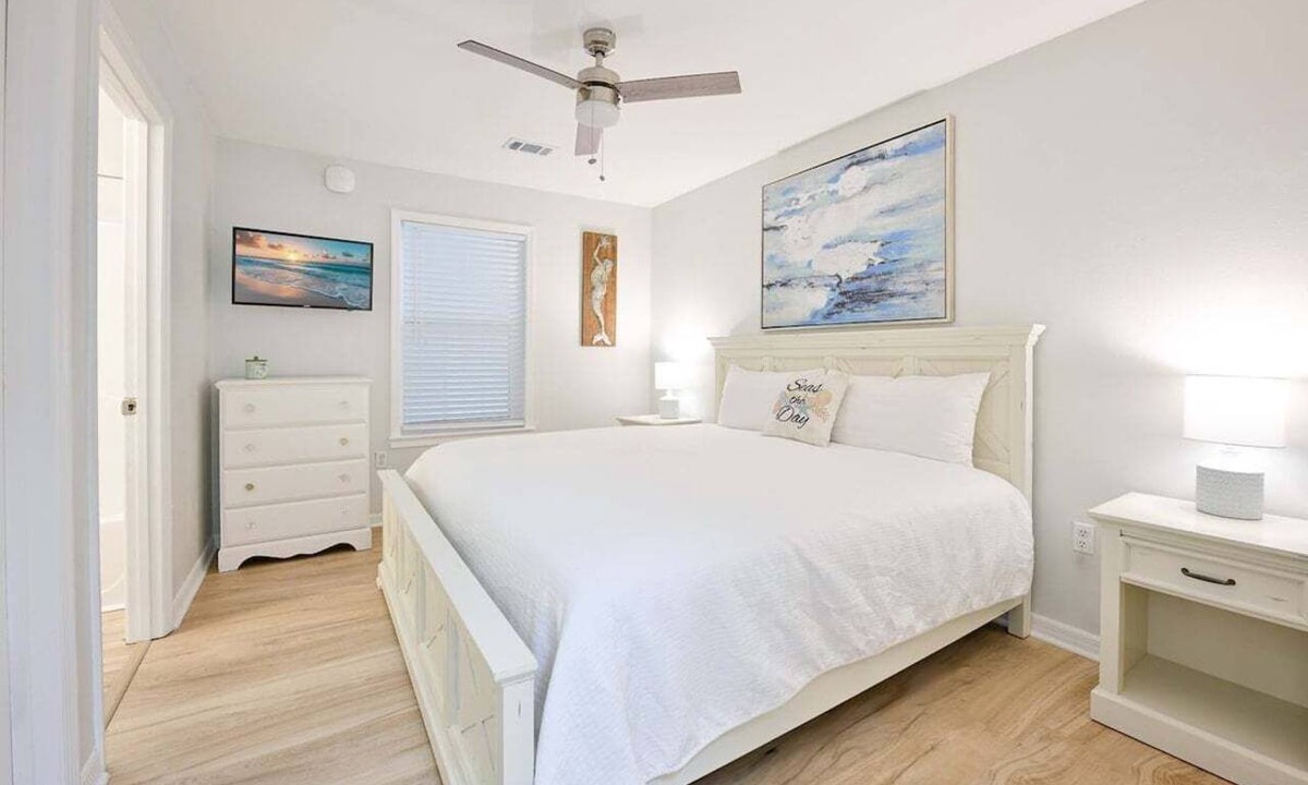 Seagrove Beach Apartment | Pool | Walk to Beach | Salt & Seagrove | Tennis | Seagrove