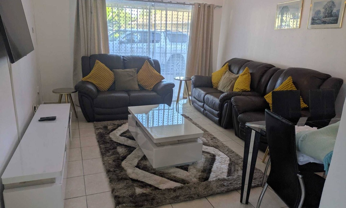 Greendale House | Pristine 3 double beds holiday home, secure complex in Greendale, Harare.