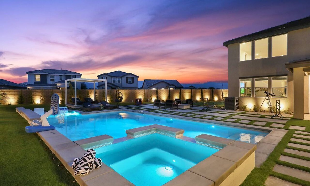 Terra Lago House | Private Resort Backyard, Pool, Spa, Putting Green & Fire Pit