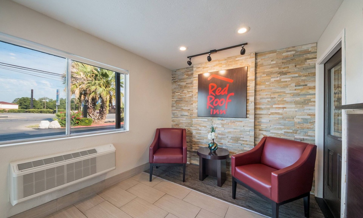 Arena District Hotel | Red Roof Inn San Antonio E – Frost Bank Center