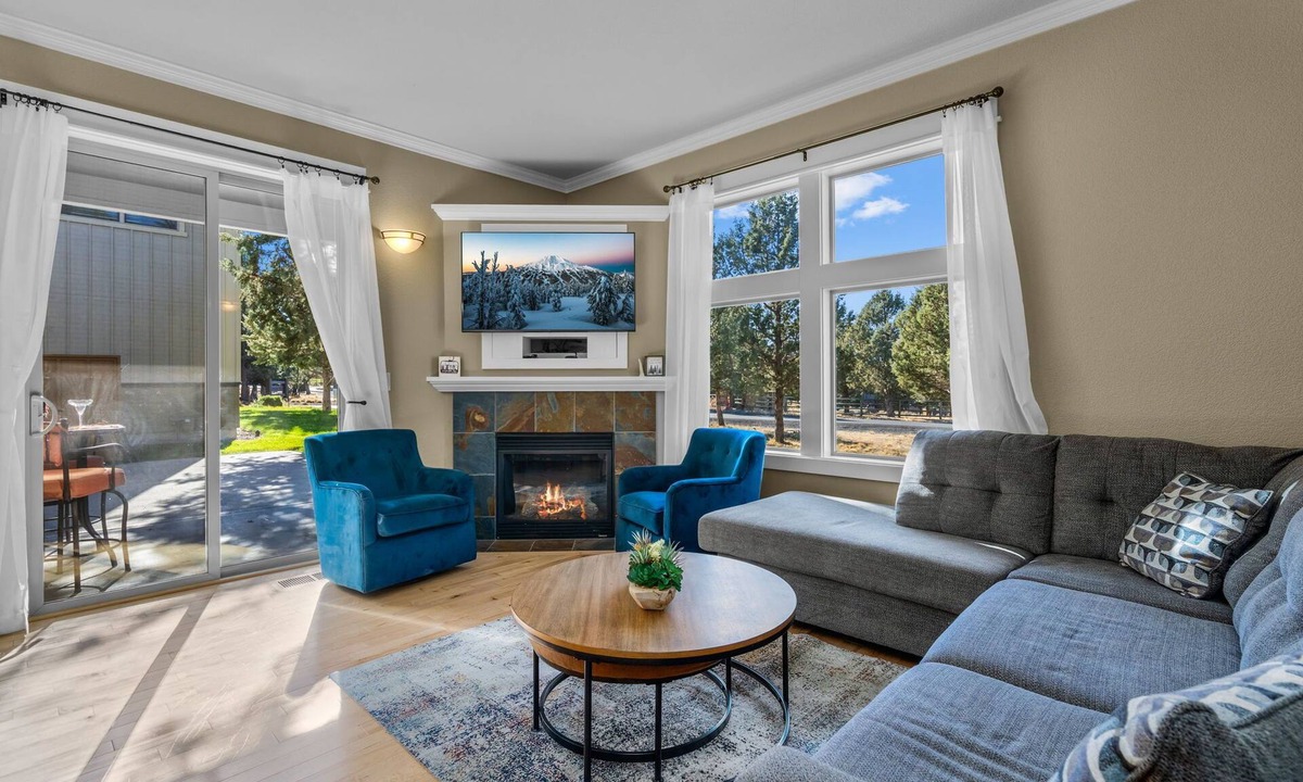 Redmond House | Redmond 3BR/2BA retreat: Views, pool, hot tub, fireplace. Adventure ready!