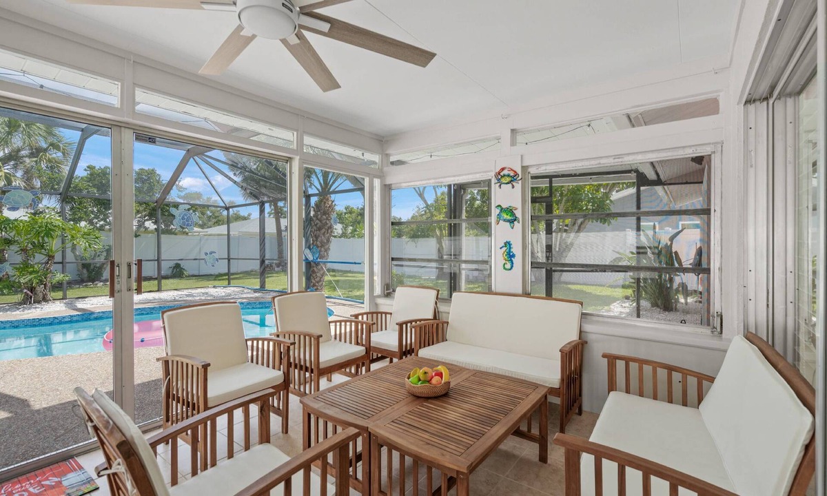 Gulf Gate Estates House | Relax in style at Coral Breeze! Your private Sarasota escape | Heated pool | Sunroom |