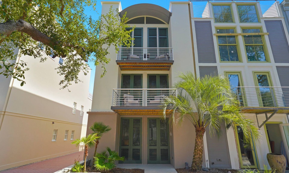 Seaside House | Renovated Luxury Townhome On Ruskin Park in SeasideFL- 3 King Suites