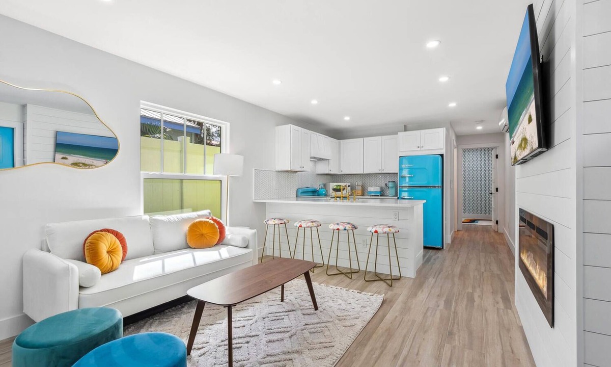 Laurel Park House | Retro Laurel Park Guest Cottage