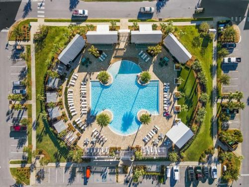 Santa Rosa Beach Apartment | Rhema Luxury Beach Haus 2BR 2B ResortPool with optional 6-seater GolfCart & 4Bikes