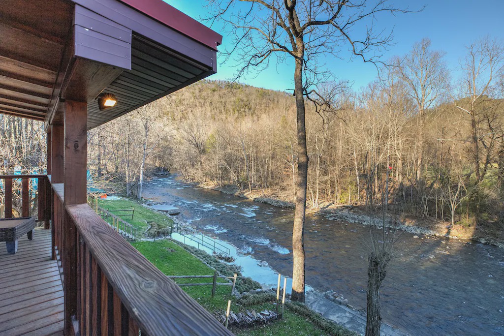 Townsend House | 🏞River View/Log Cabin/Private River Access/Hot Tub