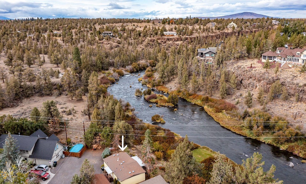 Tumalo House | Rustic Tumalo Deschutes River Retreat