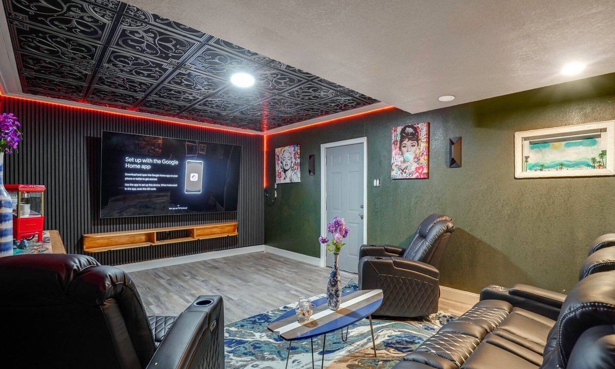 Ridge Wood Heights House | Sarasota Escape: Movie Room & Siesta Beach Fun!