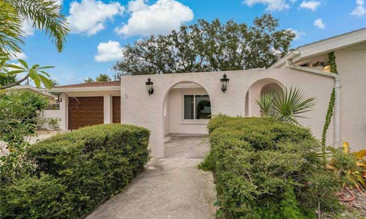 Southgate House | Sarasota POOL Home 3 Beds/2 Bath NEAR Siesta Key BEACH, Lido, St. Armands Circle