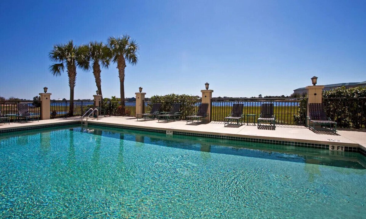 Braden River Hotel | Serene Lakefront Getaway Double Queen Gym & Pool