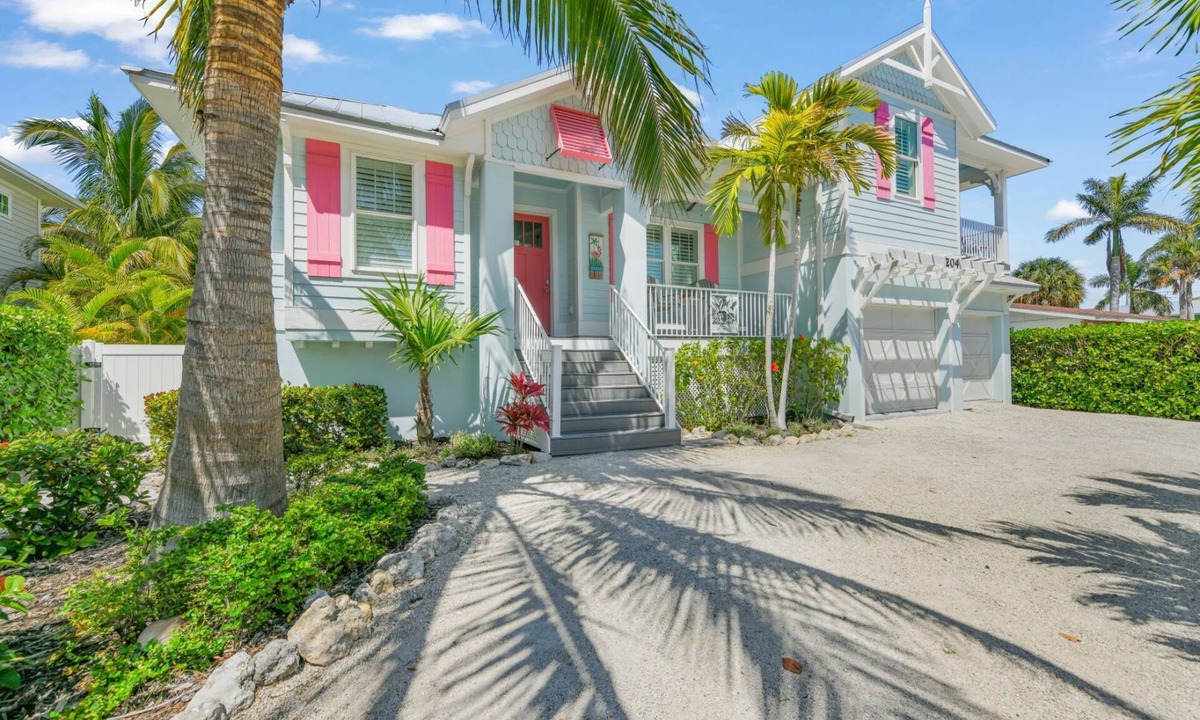 Holmes Beach House | She's Always Right - Pet Home w/Pool, Spa, Steps to Beach & Prime AMI Location