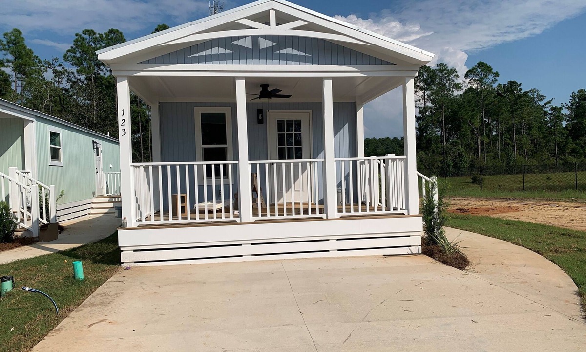 Freeport Cottage | Short drive to the beautiful 30-A beaches! Cozy Riverwalk Landing Cottage 7-G