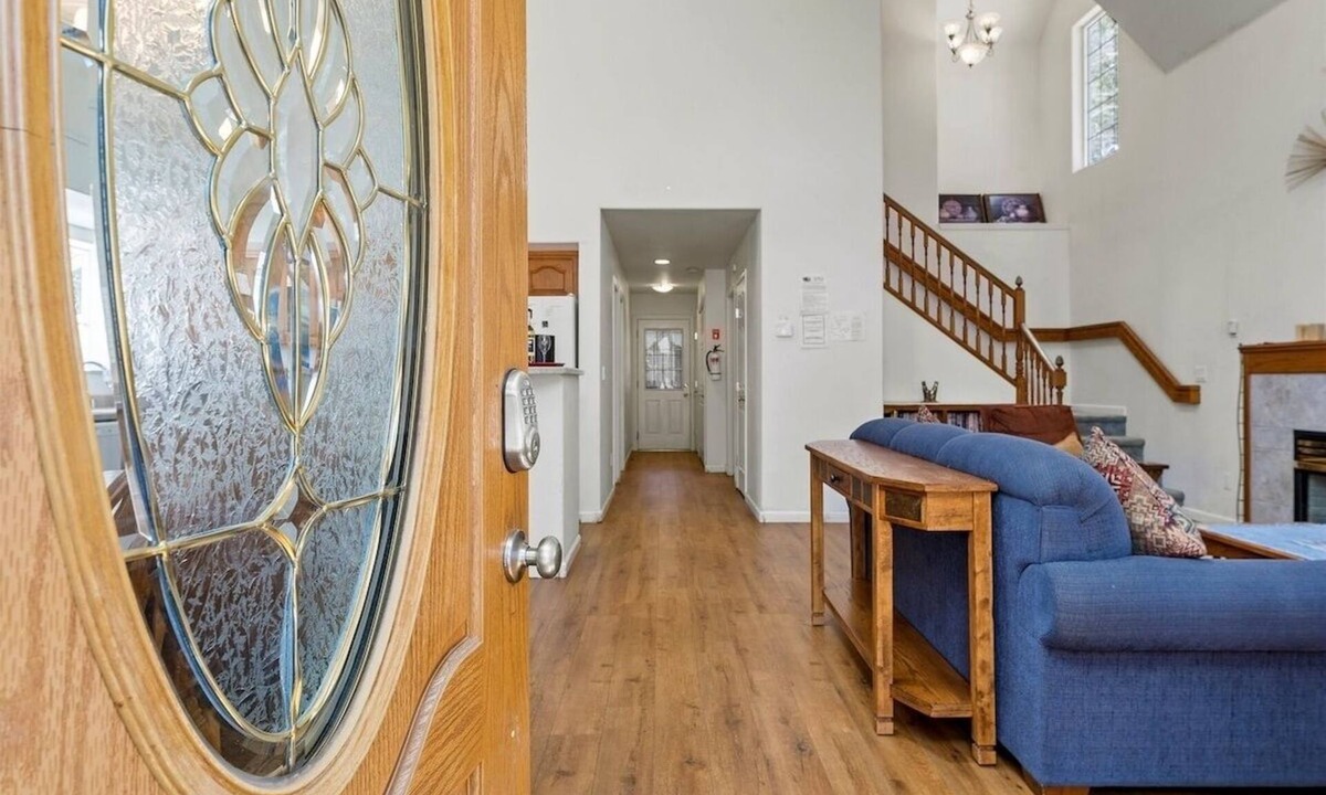 Tahoe Paradise House | Sierra Mountain Lodge 3 Bedroom Home by RedAwning