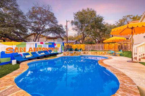 Hidden Creek House | Sleeps 18 Basketball Court Heated Pool Games