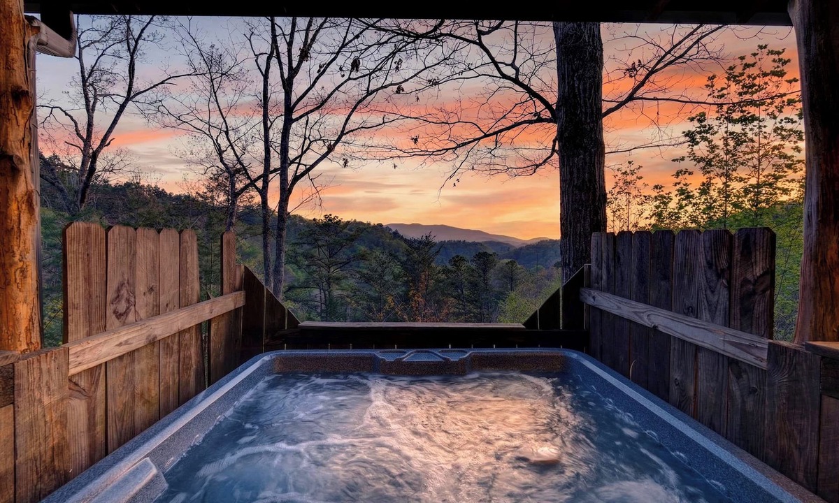 Townsend Cabin | Sleeps 30 | 5 Cabins + Hot Tubs + Firepit + Views | Mtn Views + Smokies Access