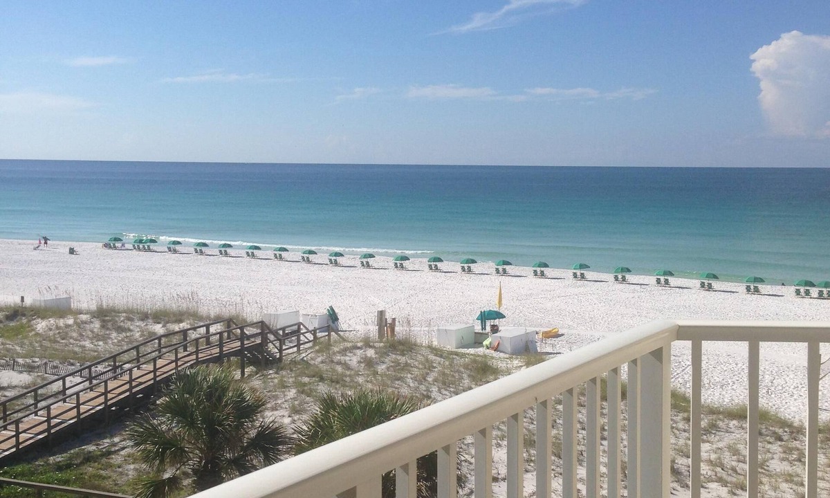 Scenic Gulf Drive Condo | SO CLOSE, YOUR TOES ARE ALMOST IN THE SAND! BOOK EARLY! PREMIER HOST!
