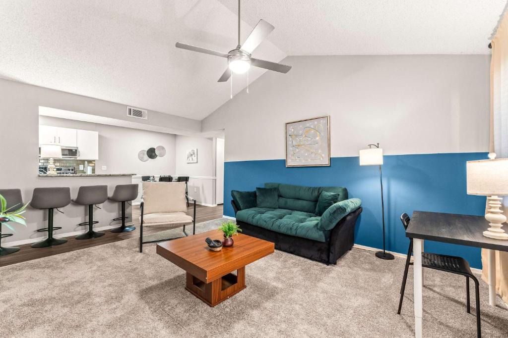 Kirkman North Apartment | Solara Apartments Spacious 2BR Apartment Sleeps 6 Pet-Friendly